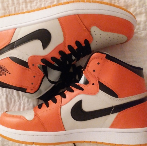 nike shoes - Picture 1 of 3